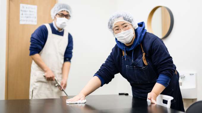 仕込み作業・開店準備などの風景